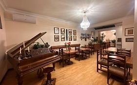 Hin Yerevantsi Hotel