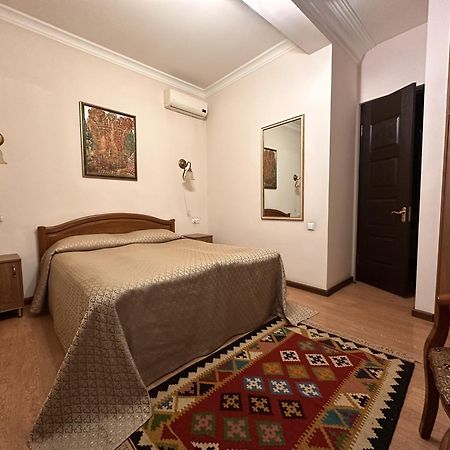 Hin Yerevantsi Hotel Esterno foto