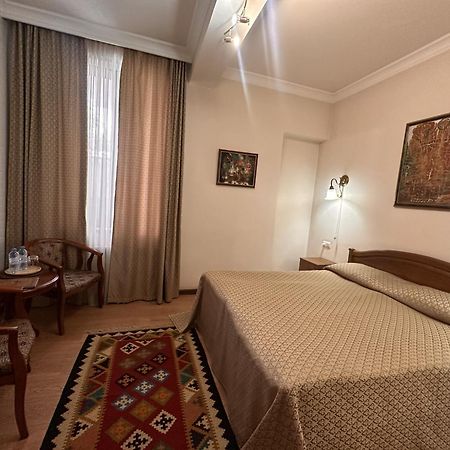 Hin Yerevantsi Hotel Esterno foto