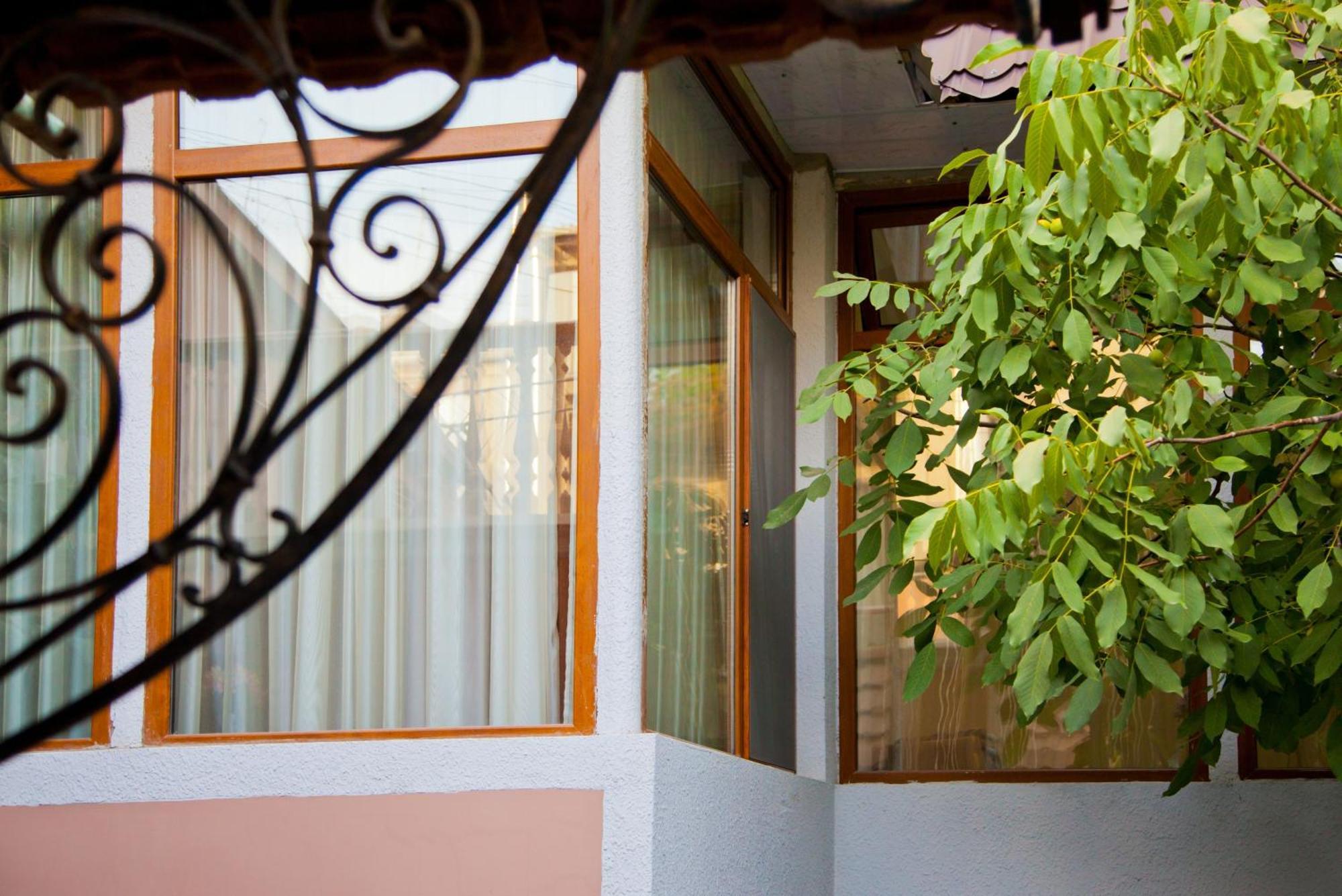 Hin Yerevantsi Hotel Esterno foto