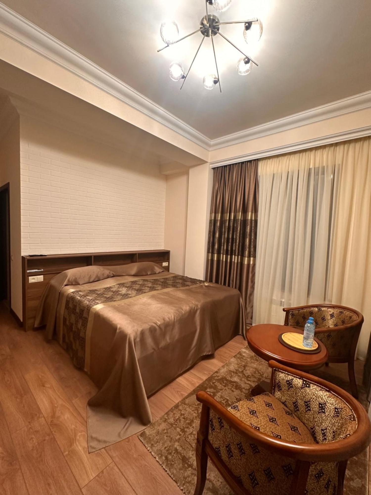 Hin Yerevantsi Hotel Esterno foto