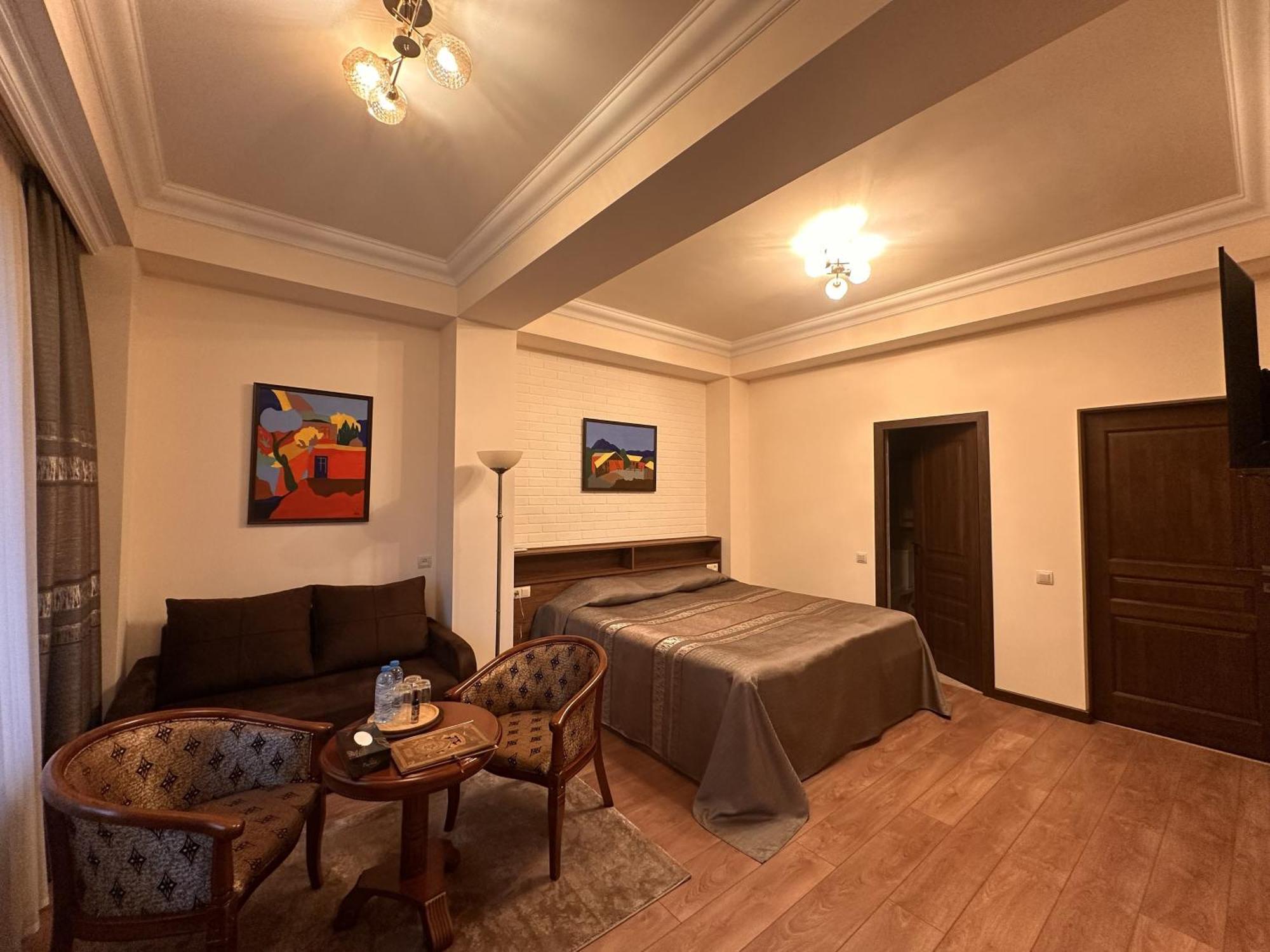 Hin Yerevantsi Hotel Esterno foto