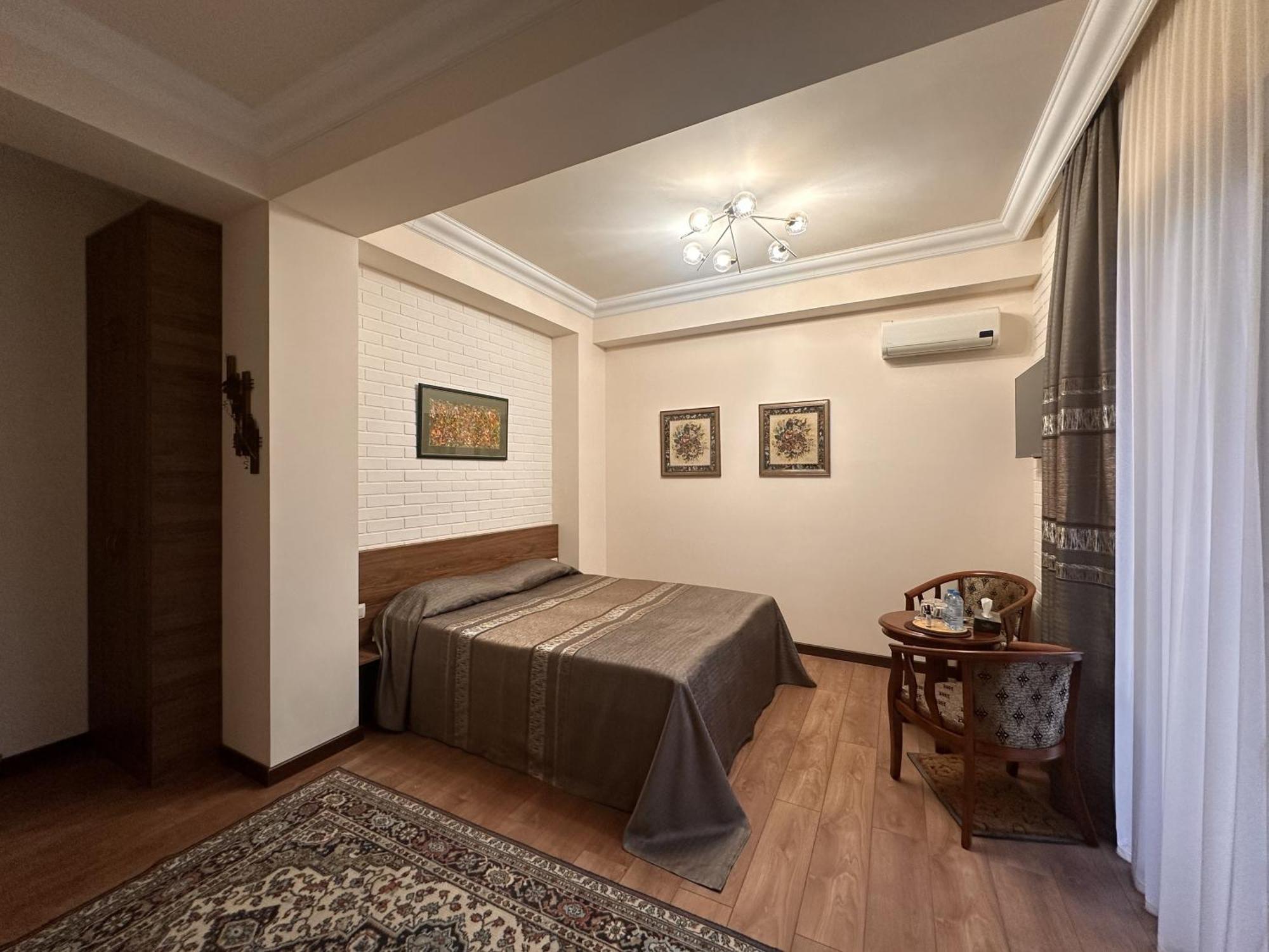 Hin Yerevantsi Hotel Esterno foto
