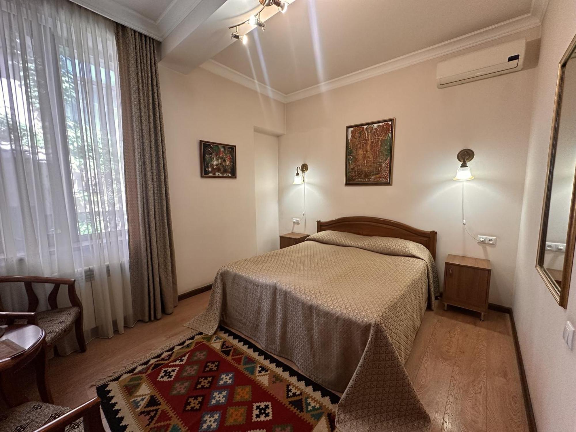 Hin Yerevantsi Hotel Esterno foto