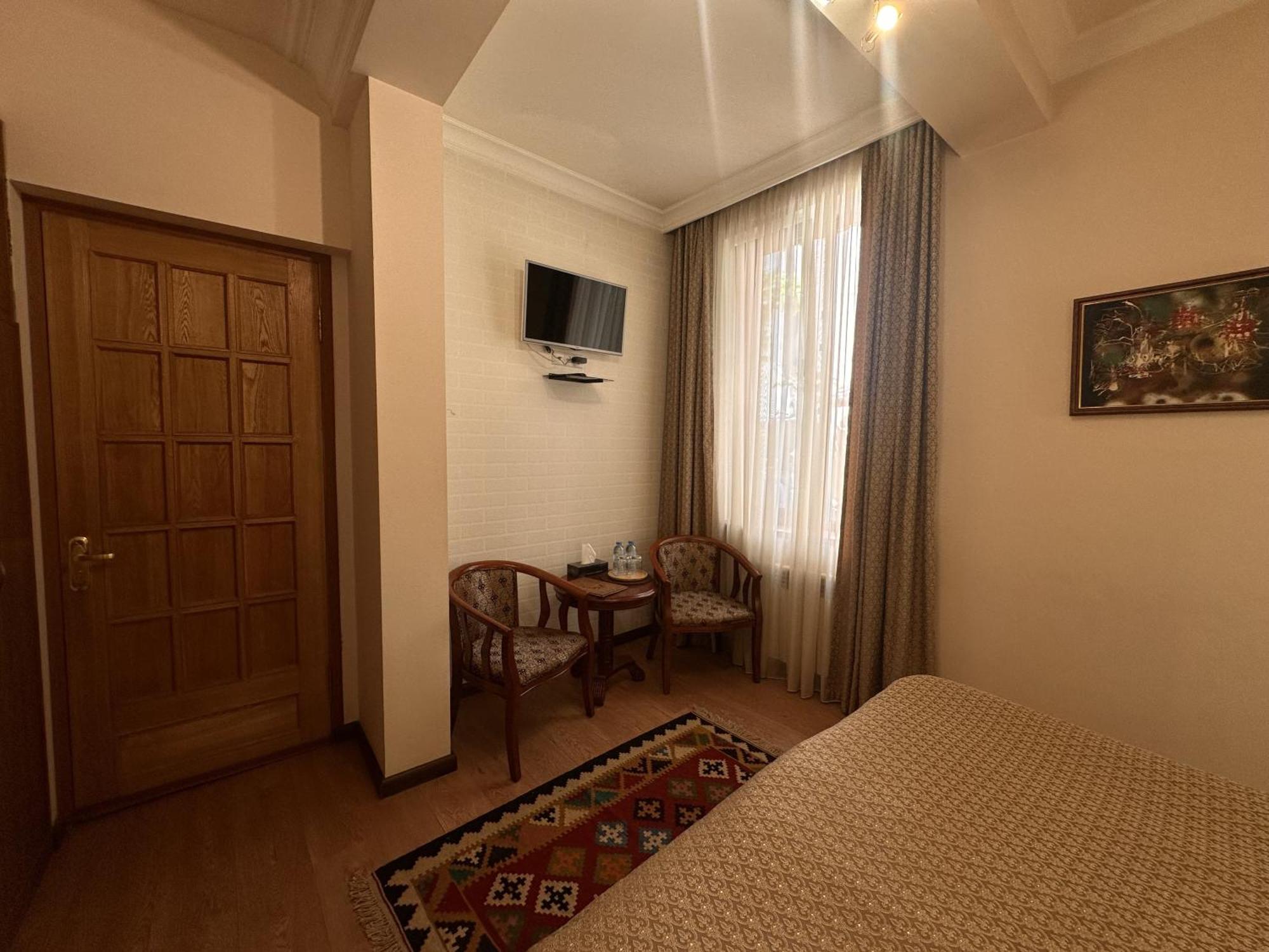 Hin Yerevantsi Hotel Esterno foto