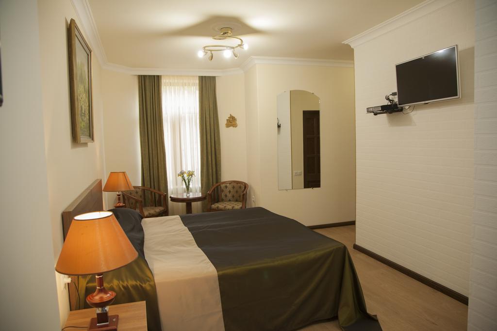 Hin Yerevantsi Hotel Esterno foto