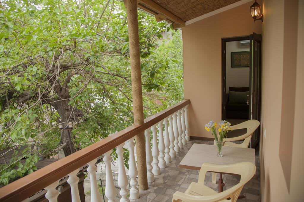 Hin Yerevantsi Hotel Esterno foto