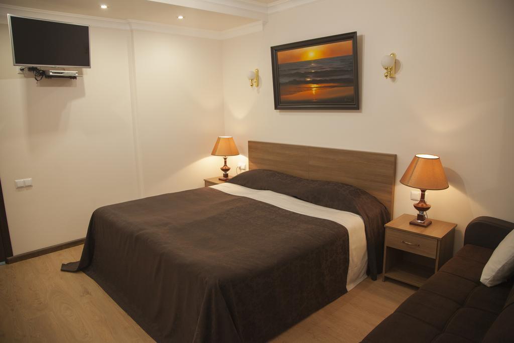 Hin Yerevantsi Hotel Esterno foto