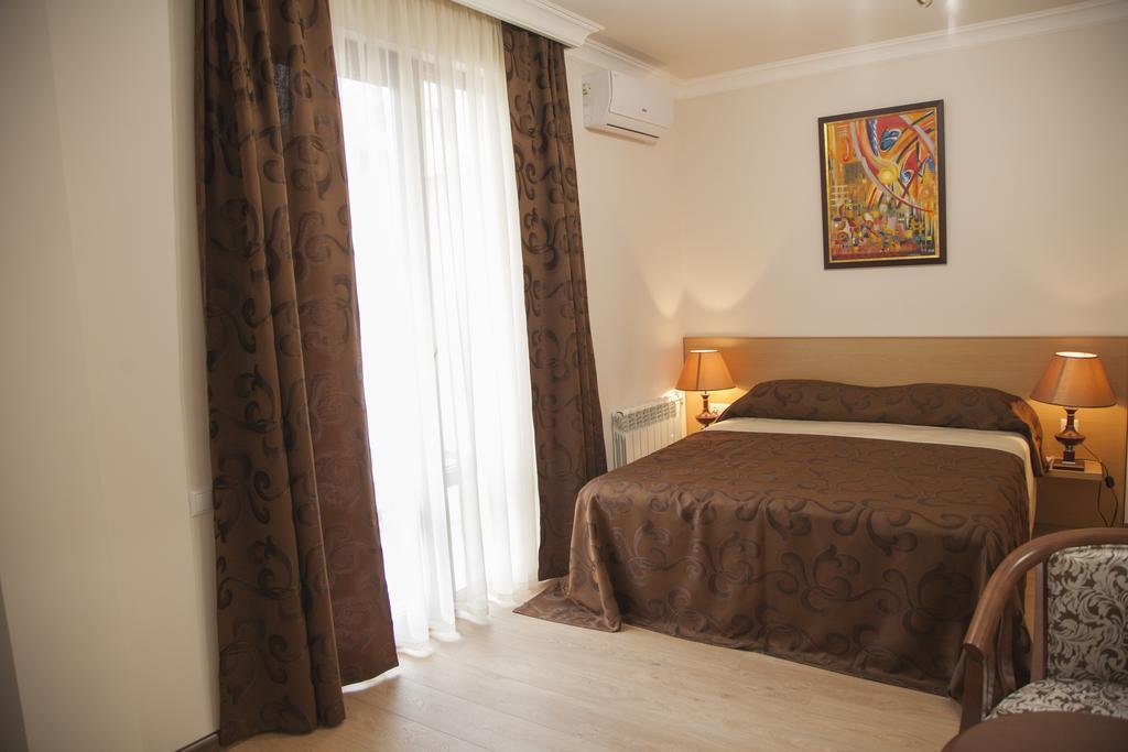 Hin Yerevantsi Hotel Esterno foto