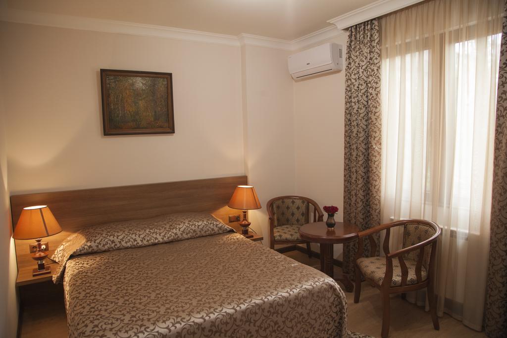 Hin Yerevantsi Hotel Esterno foto