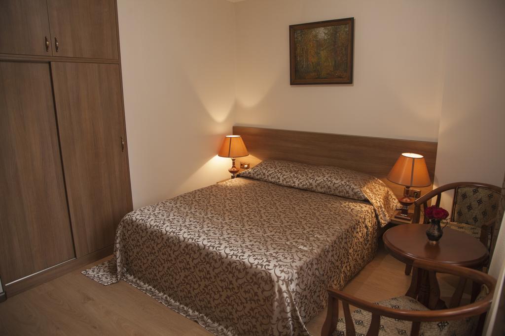 Hin Yerevantsi Hotel Esterno foto