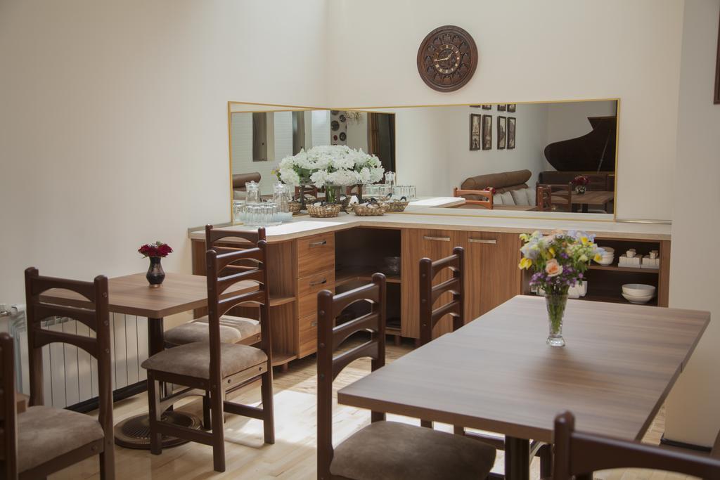 Hin Yerevantsi Hotel Esterno foto