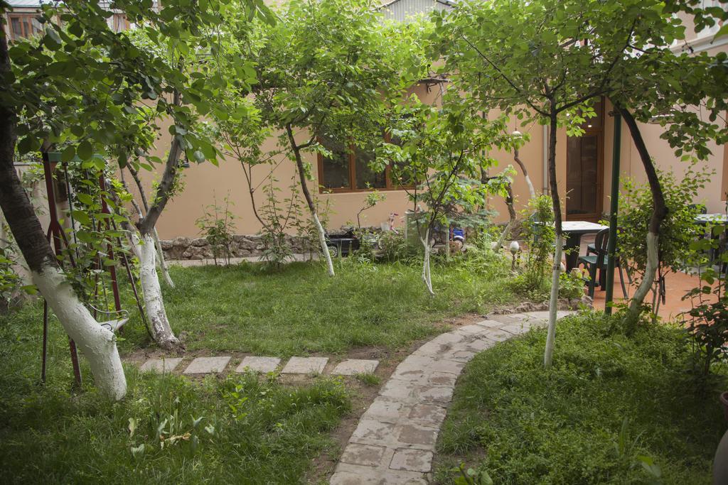Hin Yerevantsi Hotel Esterno foto