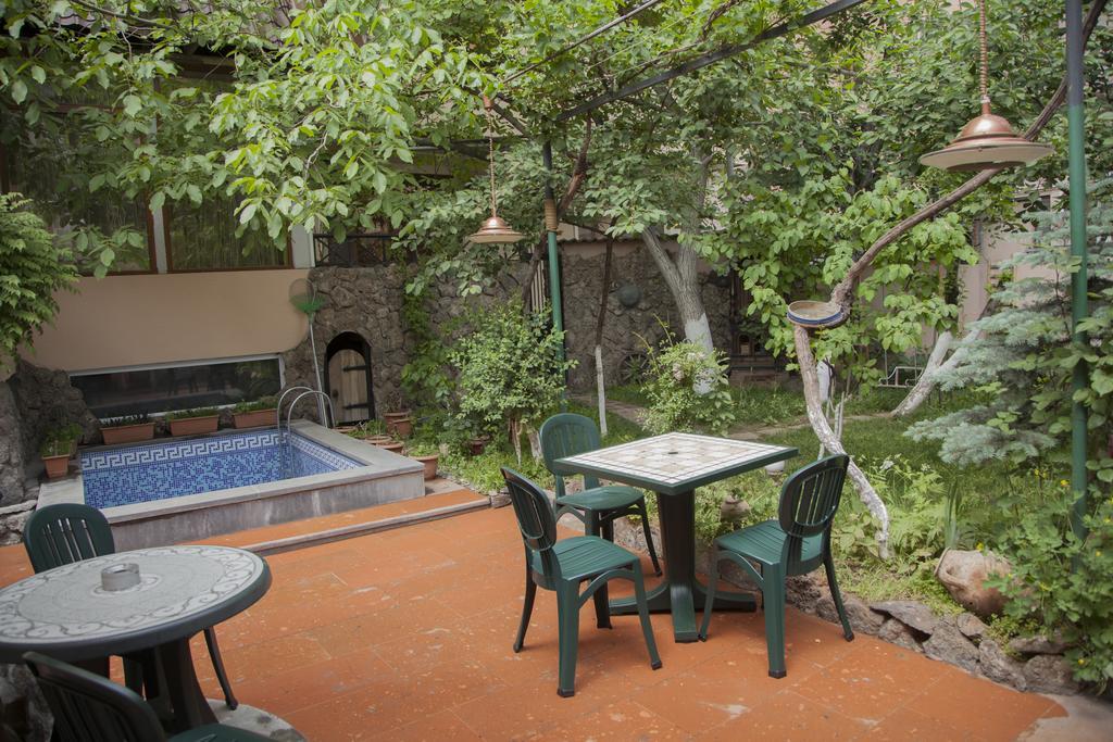 Hin Yerevantsi Hotel Esterno foto