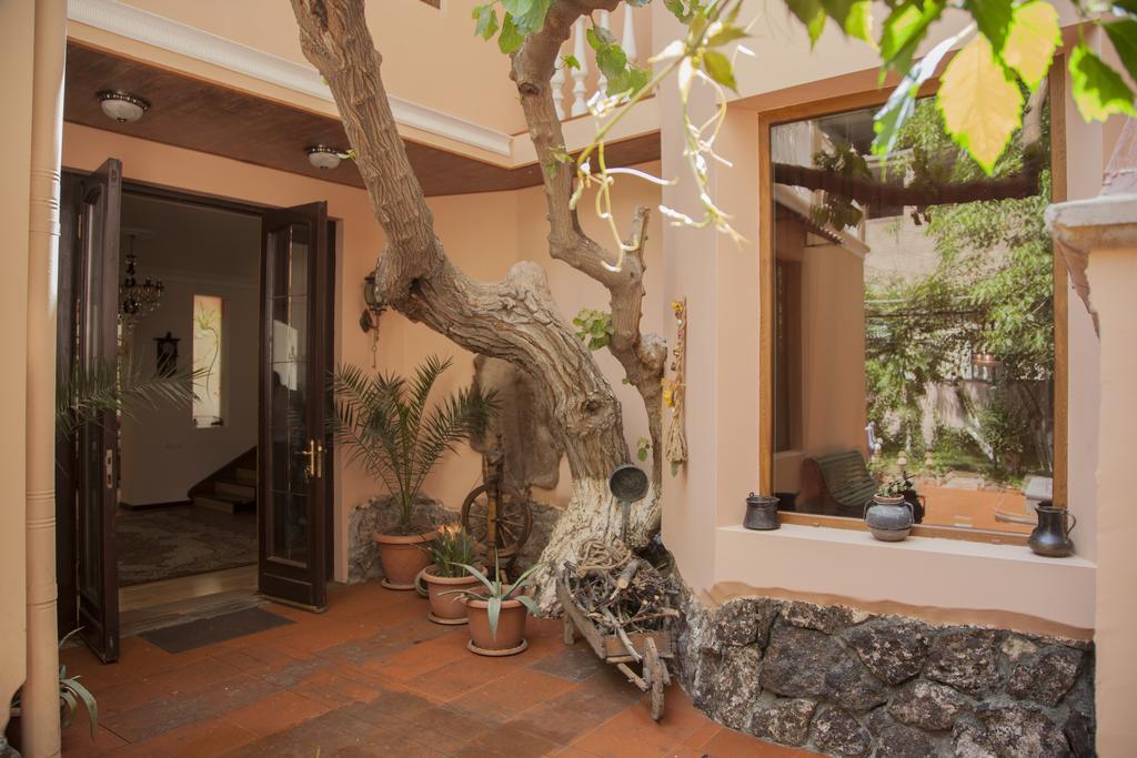 Hin Yerevantsi Hotel Esterno foto