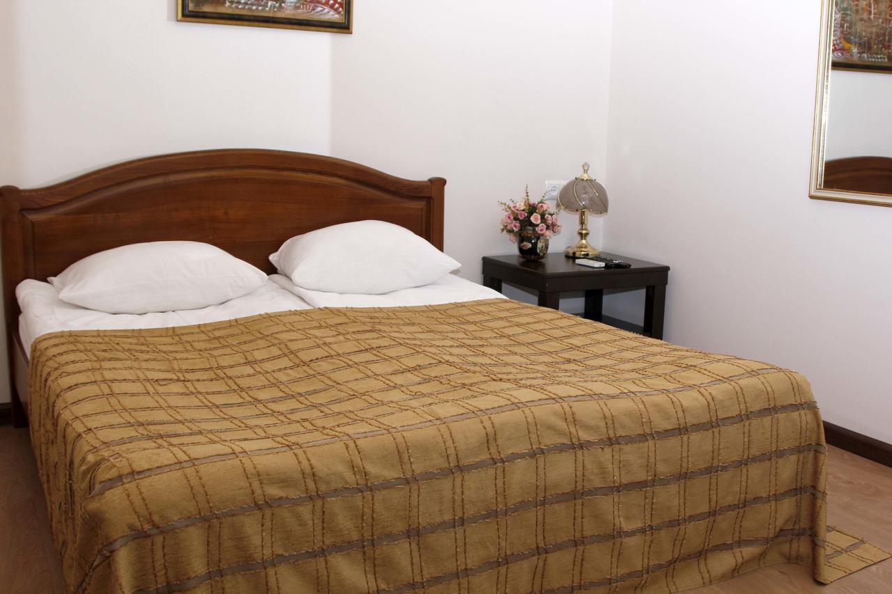 Hin Yerevantsi Hotel Esterno foto